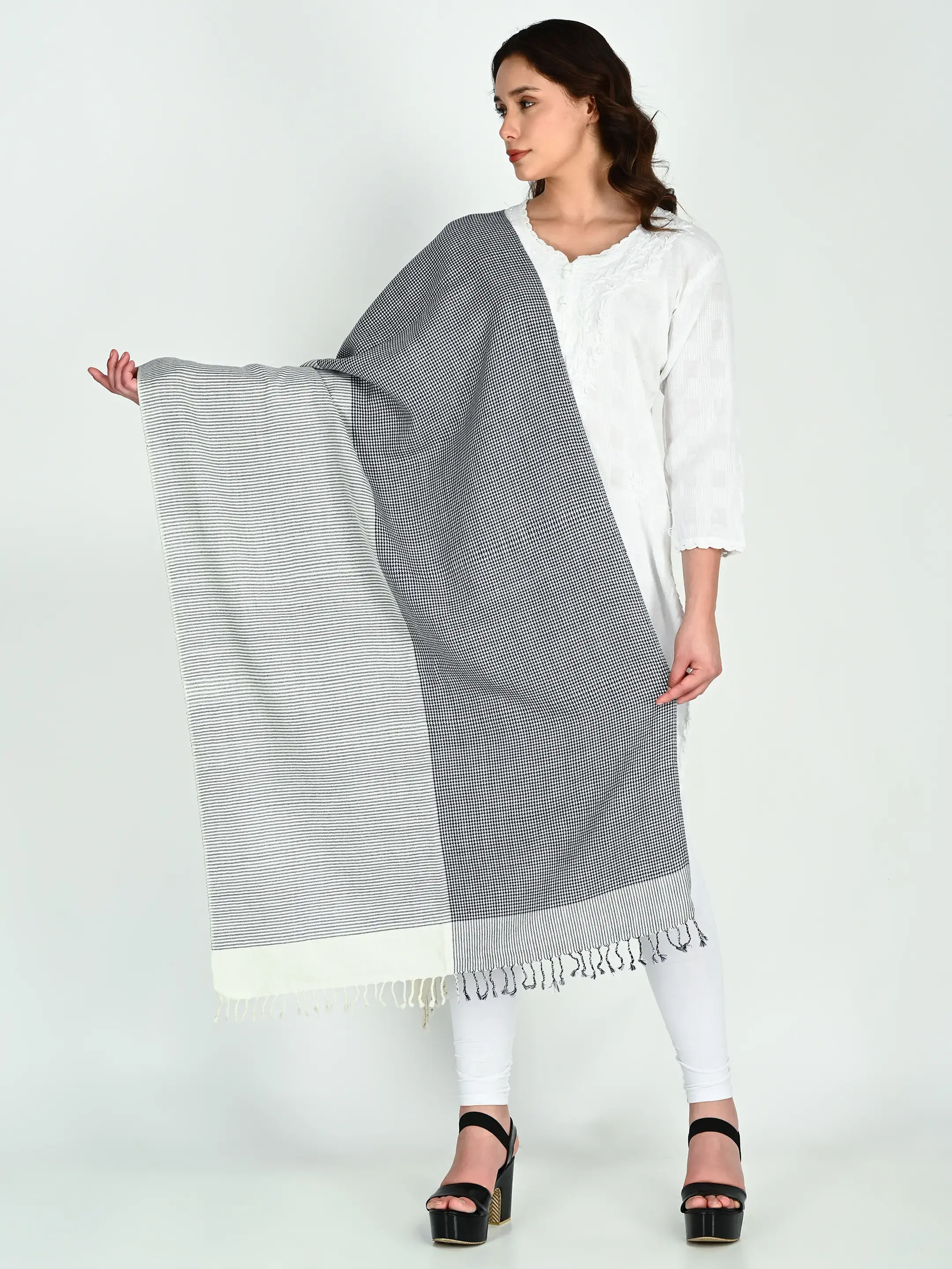 Image 4 of Merino Handwoven Stole