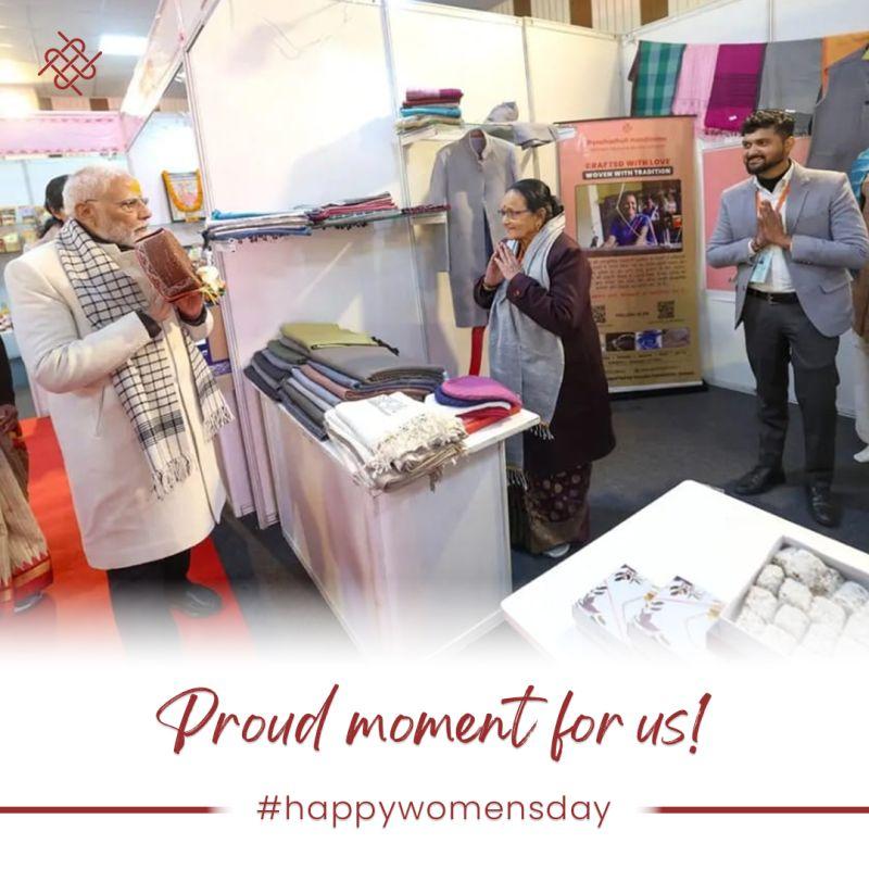 Our women weavers presented our handcrafted products to Prime Minister Shri Narendra Modi at an event in Uttarkashi.